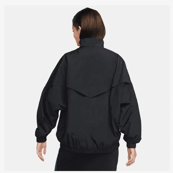 WOMEN'S NIKE SPORTSWEAR ESSENTIAL WINDRUNNER WOVEN JACKET - Picture 3 of 10